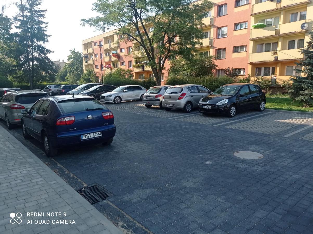 Apartament Na Parterze Stalowa Wola Bagian luar foto